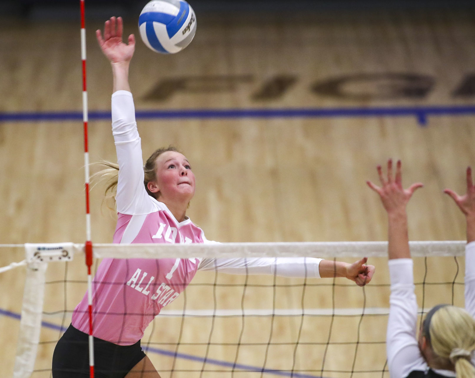 111918-volleyball-001